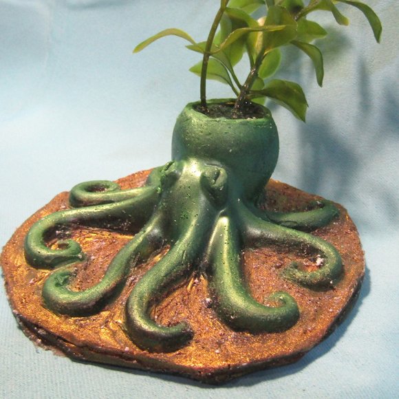 Aquarium Decoration - Green Octopus with Artificial Plant - Picture 7 of 9